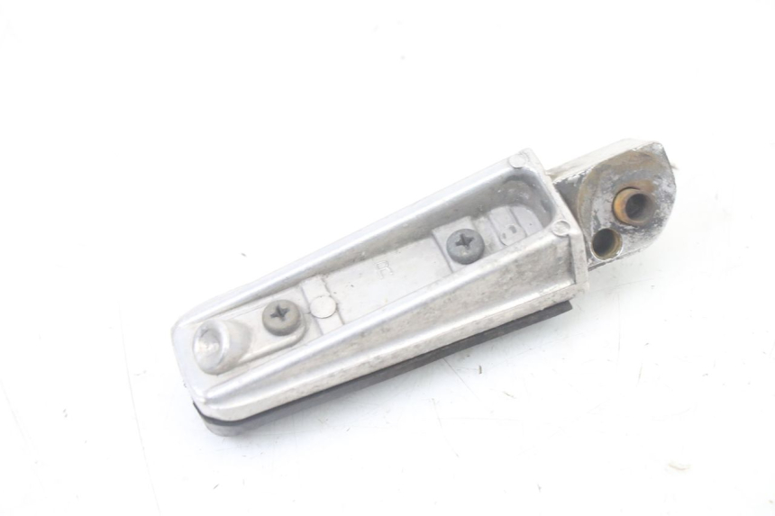 photo de CALE PIED ARRIERE DROIT YAMAHA FZS FAZER 600 (2001 - 2003) - Vue d’ensemble