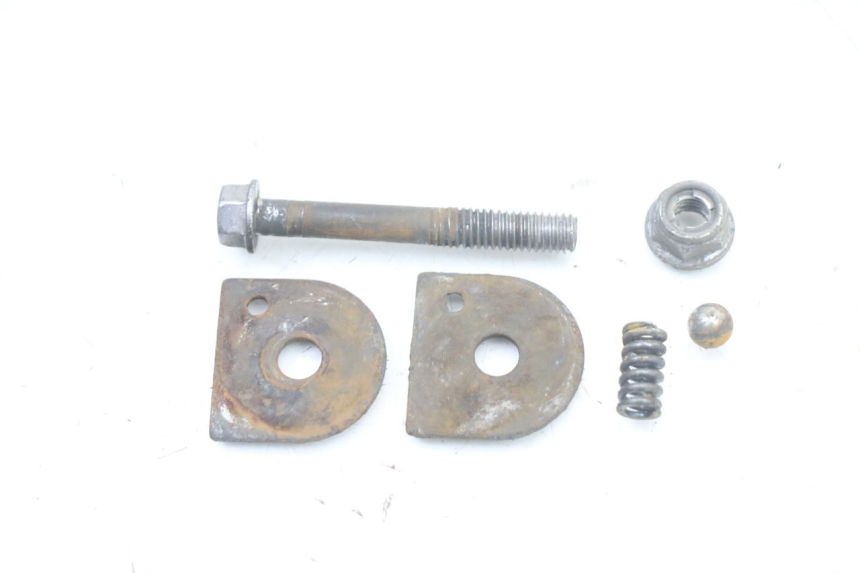 photo de CALE PIED ARRIERE DROIT YAMAHA FZS FAZER 600 (2001 - 2003) - Points de fixation