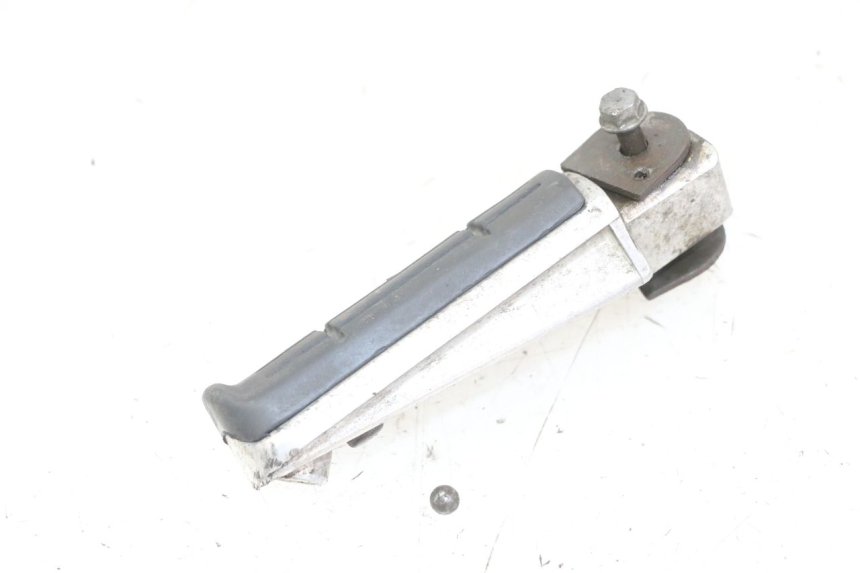 photo de CALE PIED ARRIERE DROIT YAMAHA FZS FAZER 600 (2001 - 2003) - Autre angle de vue