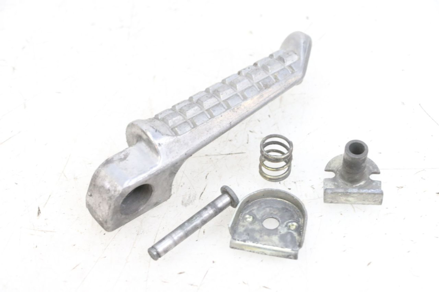 photo de CALE PIED ARRIERE DROIT KAWASAKI ZR 7 750 (1999 - 2004) - Autre angle de vue