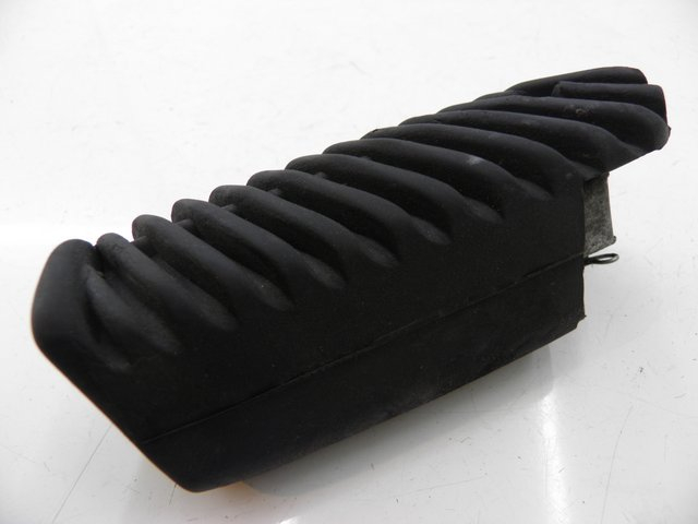 photo de CALE PIED ARRIERE GAUCHE APRILIA LEONARDO ST 250 (2002 - 2005) - Vue principale