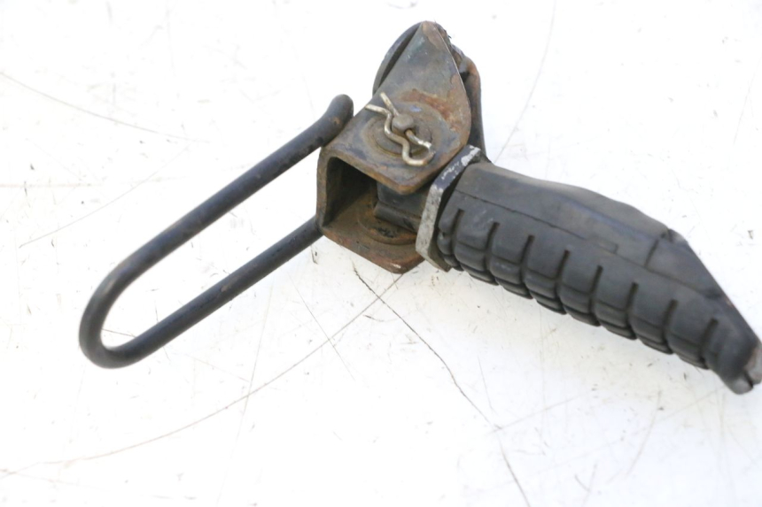 photo de CALE PIED ARRIERE GAUCHE HONDA CB TWO FIFTY 250 (1991 - 2002) - Zoom état d’usage