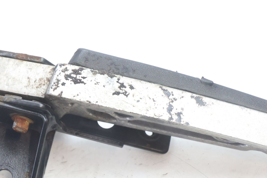 photo de CALE PIED ARRIERE GAUCHE PEUGEOT CITYSTAR 2T 50 (2018 - 2021) - Points de fixation