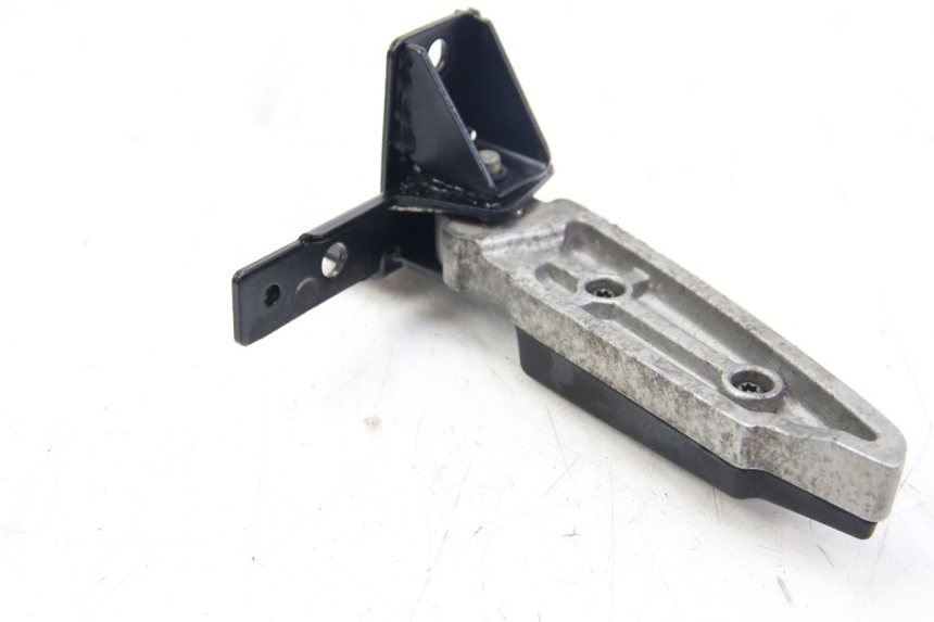 photo de CALE PIED ARRIERE GAUCHE PEUGEOT CITYSTAR AIR 125 (2014 - 2017) - Détail de la pièce