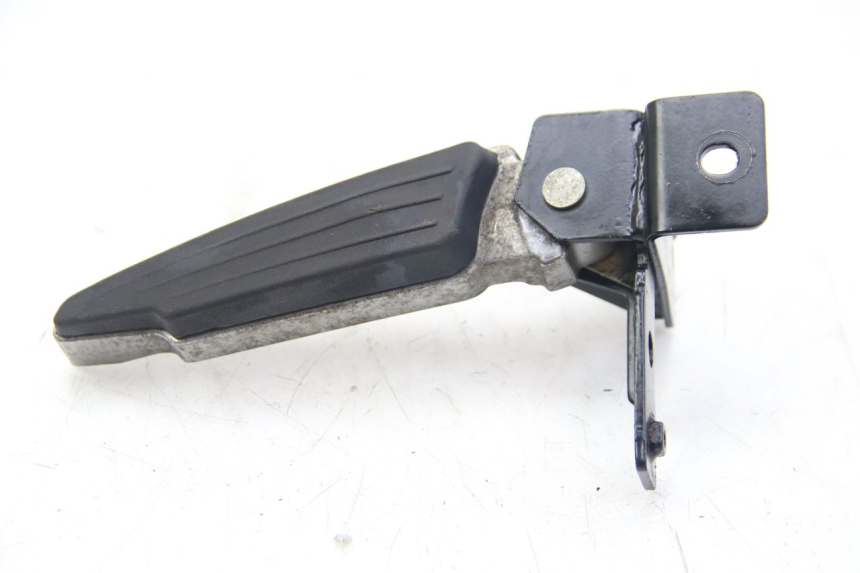 photo de CALE PIED ARRIERE GAUCHE PEUGEOT CITYSTAR AIR 125 (2014 - 2017) - Autre angle de vue