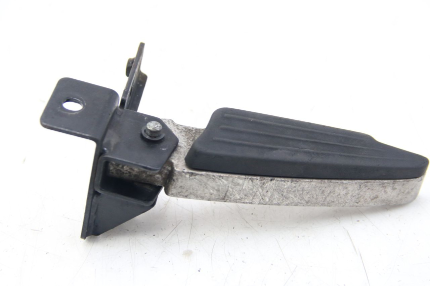 photo de CALE PIED ARRIERE GAUCHE PEUGEOT CITYSTAR 125 (2011 - 2017) - Autre angle de vue