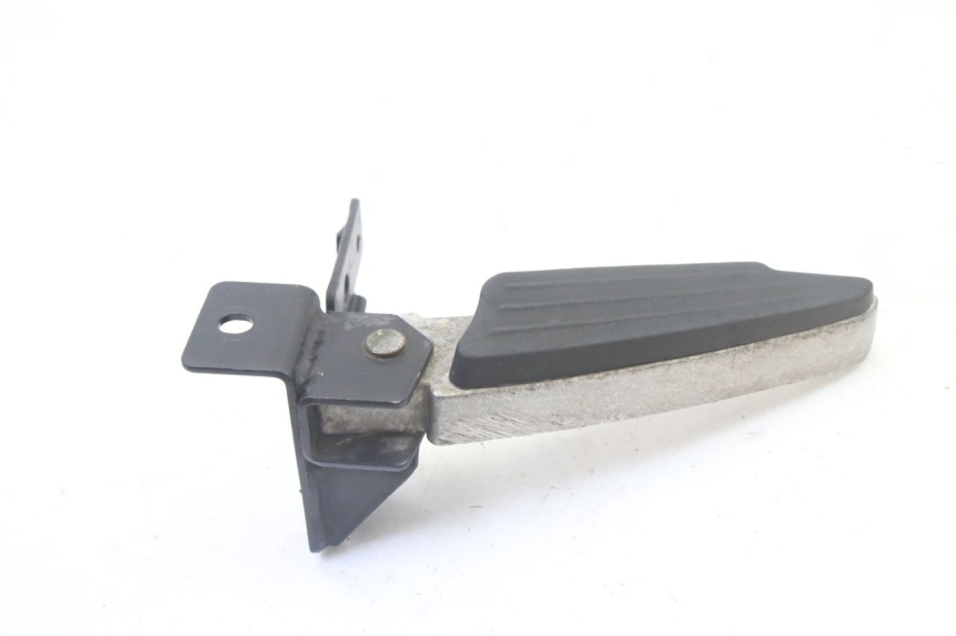 photo de CALE PIED ARRIERE GAUCHE PEUGEOT CITYSTAR 50 (2013 - 2017) - Autre angle de vue