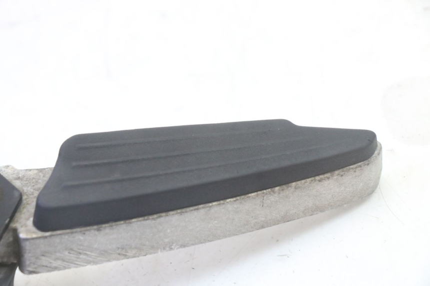 photo de CALE PIED ARRIERE GAUCHE PEUGEOT CITYSTAR 50 (2013 - 2017) - Vue d’ensemble