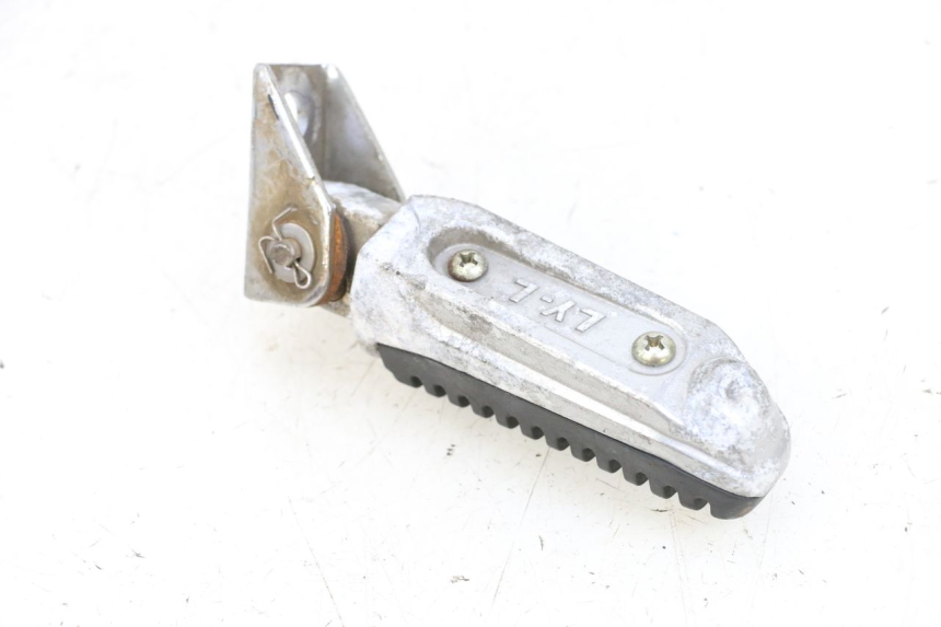 photo de CALE PIED ARRIERE GAUCHE KSR CODE 125 (2018 - 2020) - Autre angle de vue