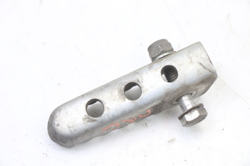 photo de CALE PIED ARRIERE GAUCHE DERBI SENDA R X-TREME 50 (2006 - 2010) - Autre angle de vue