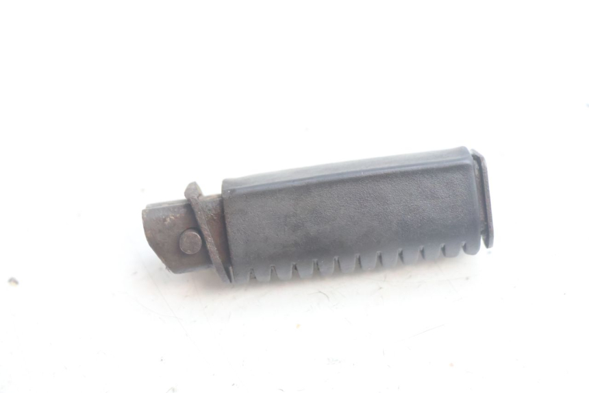 photo de CALE PIED ARRIERE GAUCHE SUZUKI DR S 600 (1985 - 1989) - Autre angle de vue