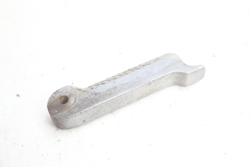photo de CALE PIED ARRIERE GAUCHE CF MOTO E-CHARM 125 (2005 - 2008) - Zoom état d’usage