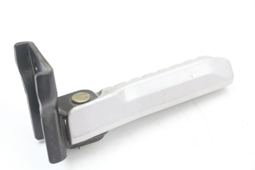 photo de CALE PIED ARRIERE GAUCHE LONGJIA EASY MAX 125 (2020 - 2024) - Autre angle de vue