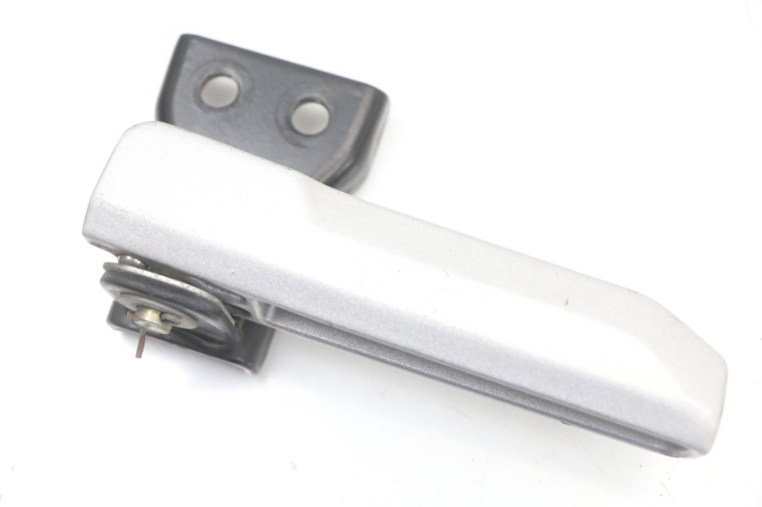 photo de CALE PIED ARRIERE GAUCHE LONGJIA EASY MAX 125 (2020 - 2024) - Gros plan technique