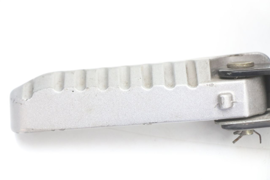 photo de CALE PIED ARRIERE GAUCHE LONGJIA EASY MAX 125 (2020 - 2024) - Points de fixation