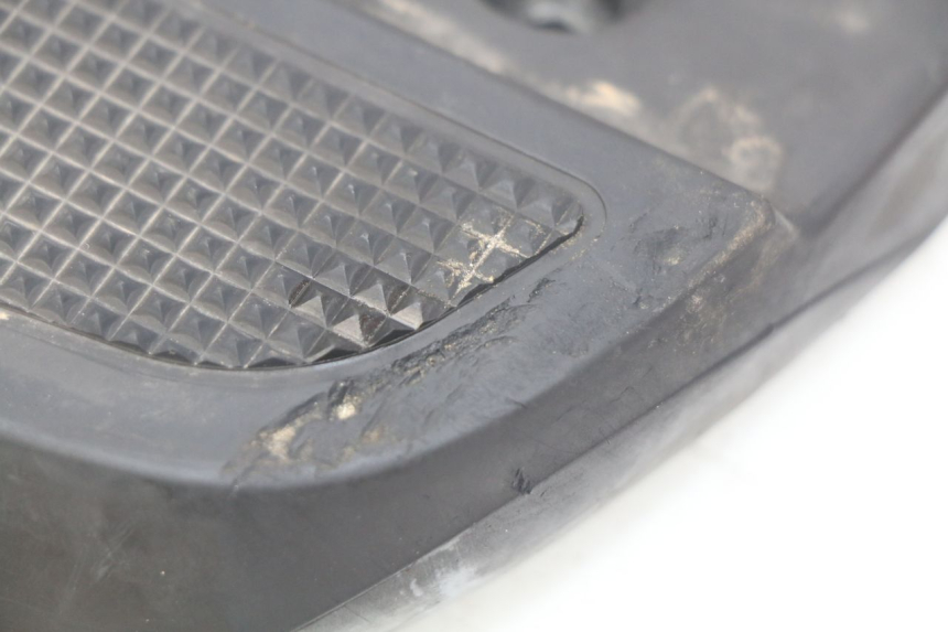 photo de CALE PIED ARRIERE GAUCHE HONDA FES PANTHEON 2T 125 (1998 - 2002) - Détail de la pièce