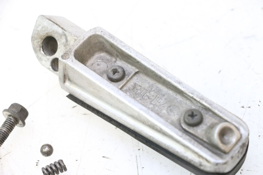 photo de CALE PIED ARRIERE GAUCHE YAMAHA FJR 1300 (2001 - 2005) - Vue d’ensemble