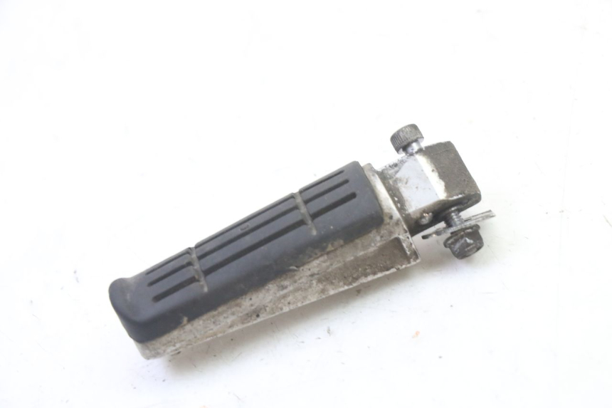 photo de CALE PIED ARRIERE GAUCHE YAMAHA FZ6 FAZER S2 600 (2007 - 2011) - Détail de la pièce