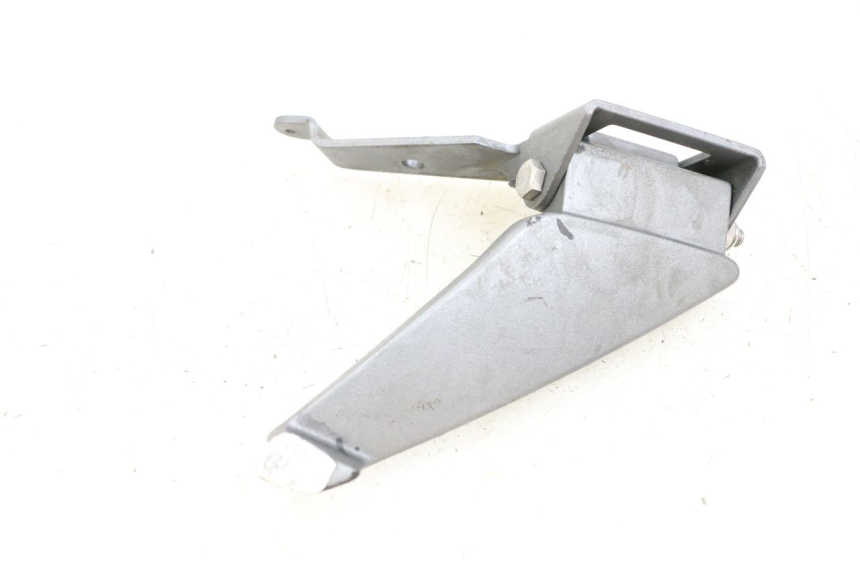 photo de CALE PIED ARRIERE GAUCHE PEUGEOT GEOPOLIS RS 125 (2007 - 2009) - Autre angle de vue