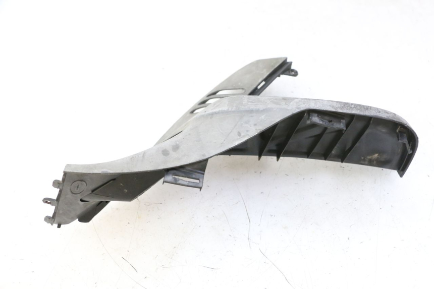 photo de CALE PIED ARRIERE GAUCHE KYMCO GRAND DINK 125 (2008 - 2014) - Gros plan technique