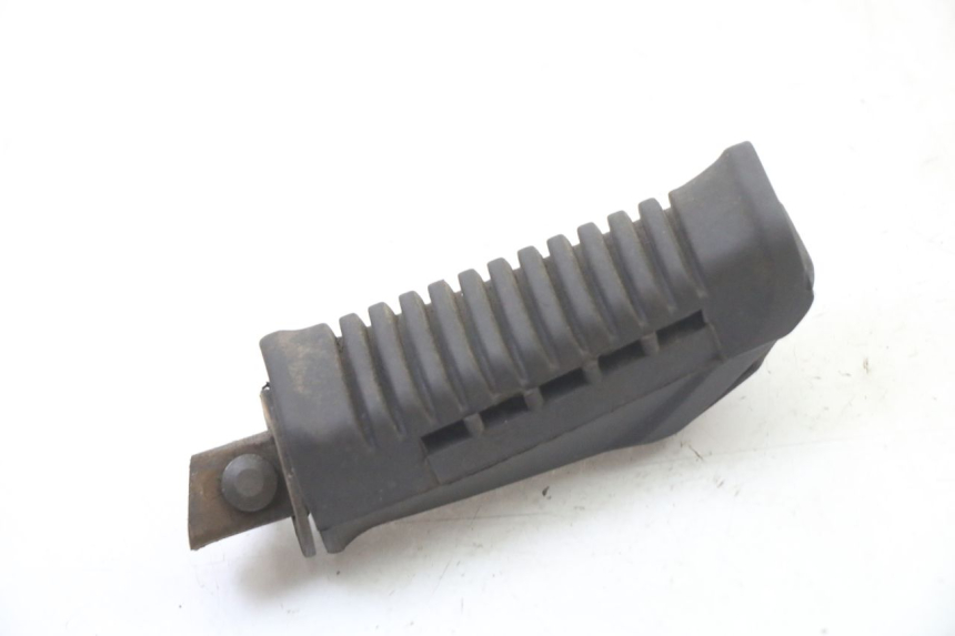 photo de CALE PIED ARRIERE GAUCHE SUZUKI GS GSE 500 (2001 - 2003) - Zoom état d’usage