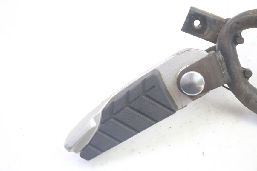 photo de CALE PIED ARRIERE GAUCHE SYM GTS EVO 125 (2009 - 2013) - Détail de la pièce