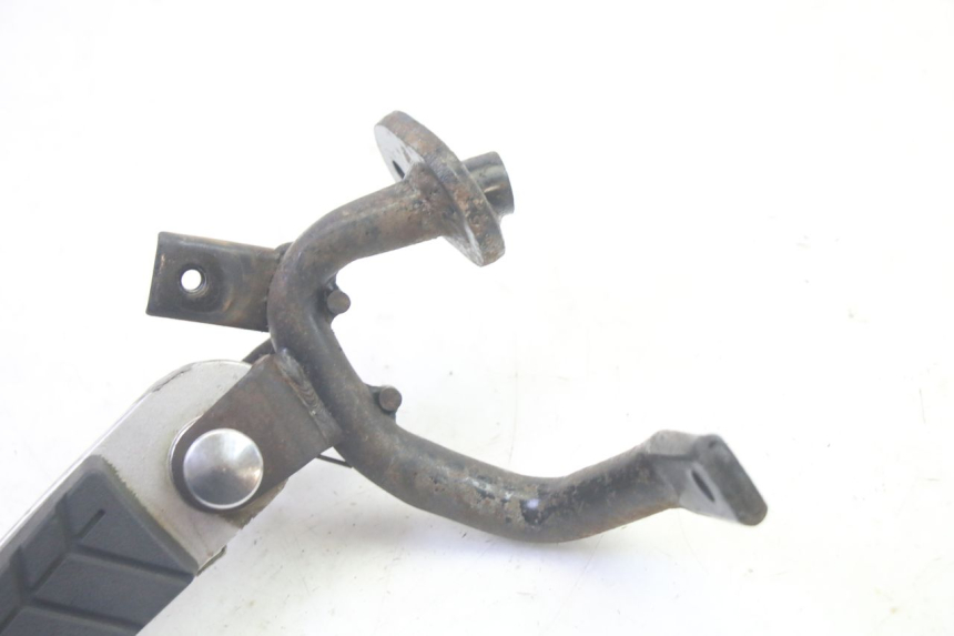 photo de CALE PIED ARRIERE GAUCHE SYM GTS EVO 125 (2009 - 2013) - Zoom état d’usage