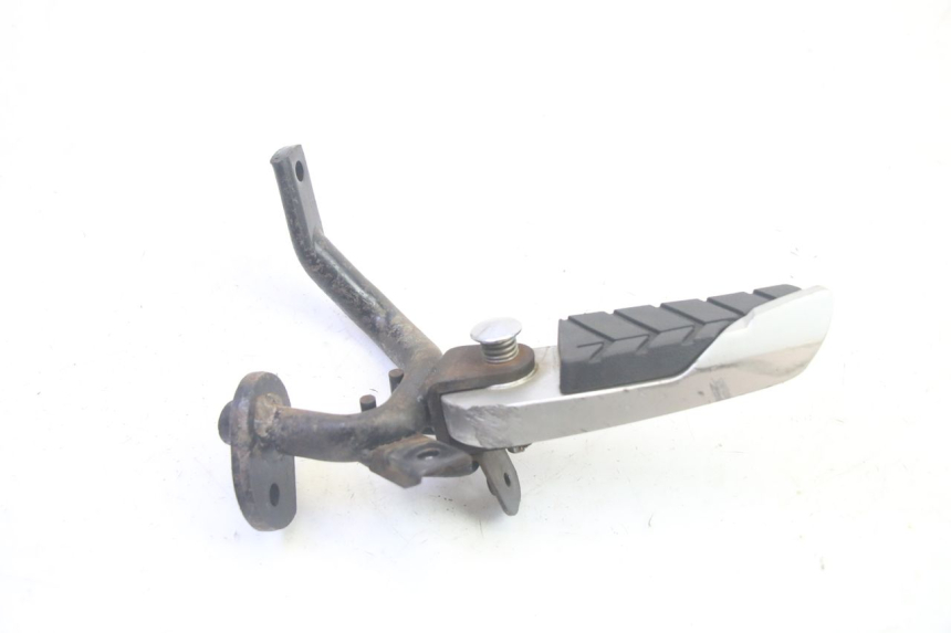 photo de CALE PIED ARRIERE GAUCHE SYM GTS EVO 125 (2009 - 2013) - Gros plan technique