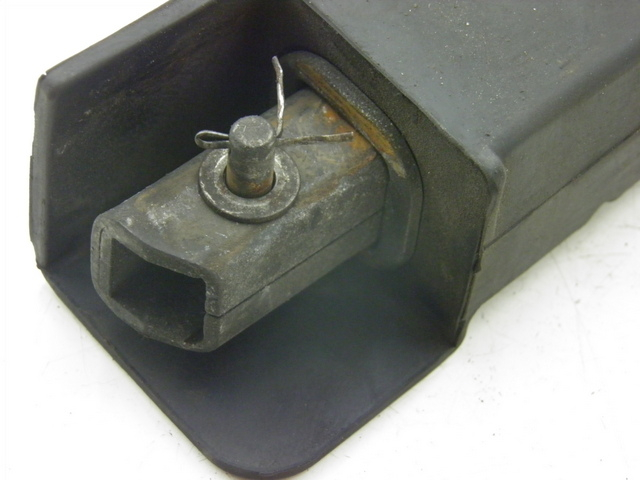 photo de CALE PIED ARRIERE GAUCHE HONDA FES PANTHEON 125 (2003 - 2007) - Détail de la pièce