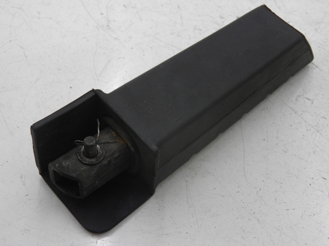 photo de CALE PIED ARRIERE GAUCHE HONDA FES PANTHEON 125 (2003 - 2007) - Zoom état d’usage