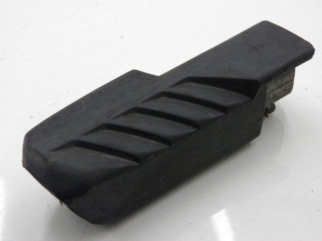 photo de CALE PIED ARRIERE GAUCHE HONDA FES S-WING SWING 125 (2007 - 2015) - Vue principale