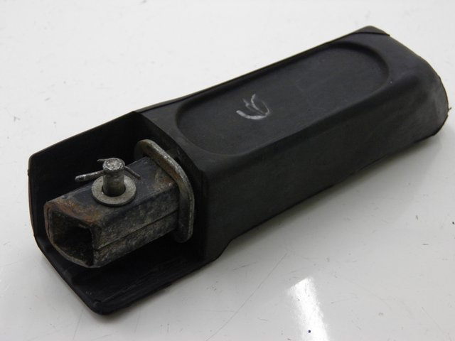 photo de CALE PIED ARRIERE GAUCHE HONDA FES S-WING SWING 125 (2007 - 2015) - Autre angle de vue