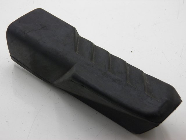 photo de CALE PIED ARRIERE GAUCHE HONDA FES S-WING SWING 125 (2007 - 2015) - Gros plan technique