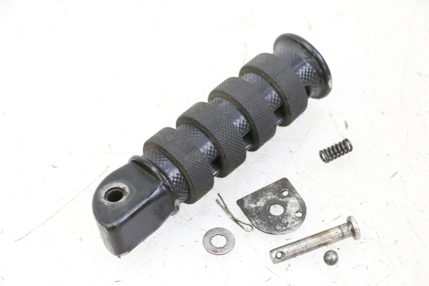 photo de CALE PIED ARRIERE GAUCHE KEEWAY K-LIGHT KLIGHT 125 (2018 - 2025) - Zoom état d’usage