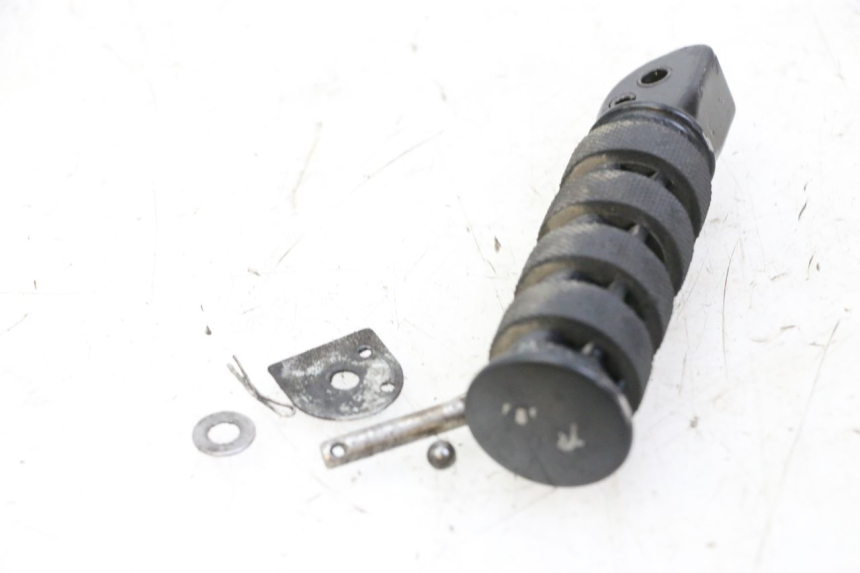 photo de CALE PIED ARRIERE GAUCHE KEEWAY K-LIGHT KLIGHT 125 (2018 - 2025) - Autre angle de vue