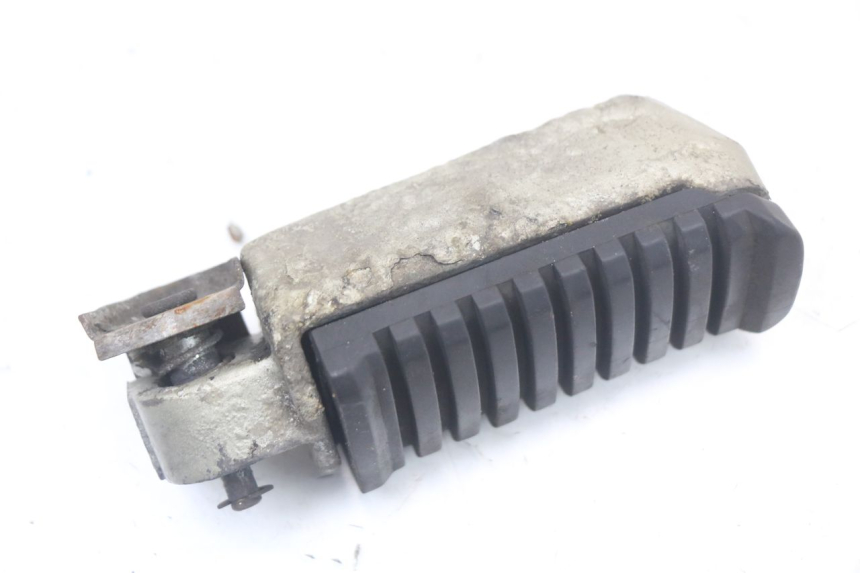 photo de CALE PIED ARRIERE GAUCHE KAWASAKI GTR 1000 (1994 - 2004) - Autre angle de vue