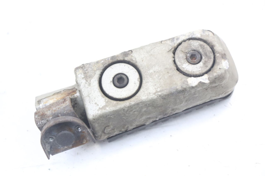 photo de CALE PIED ARRIERE GAUCHE KAWASAKI GTR 1000 (1994 - 2004) - Gros plan technique