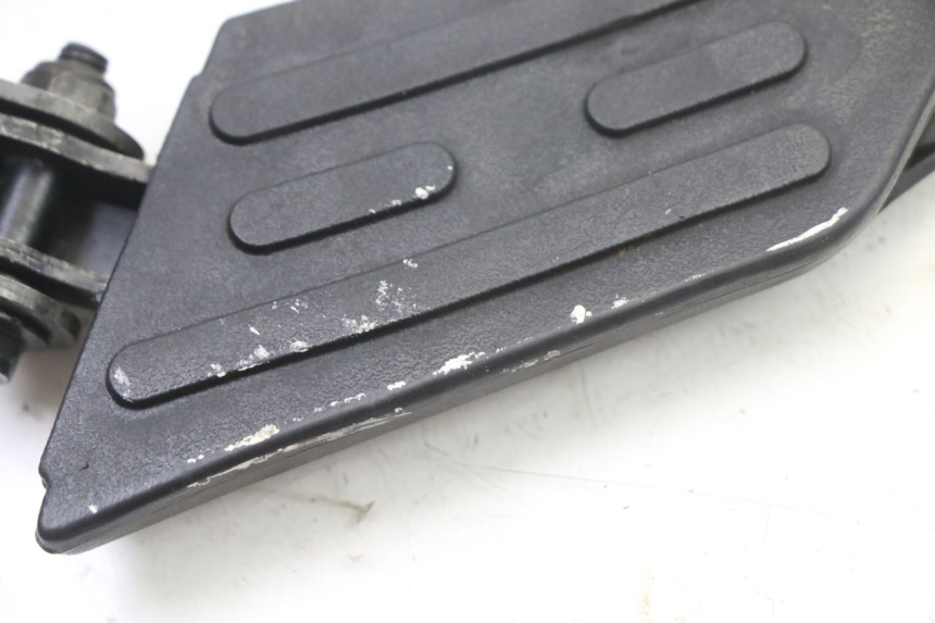 photo de CALE PIED ARRIERE GAUCHE PEUGEOT KISBEE 2T 50 (2018 - 2022) - Zoom état d’usage