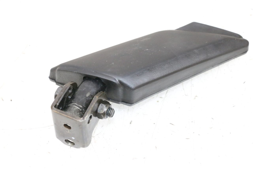 photo de CALE PIED ARRIERE GAUCHE PEUGEOT KISBEE 2T 50 (2010 - 2017) - Gros plan technique