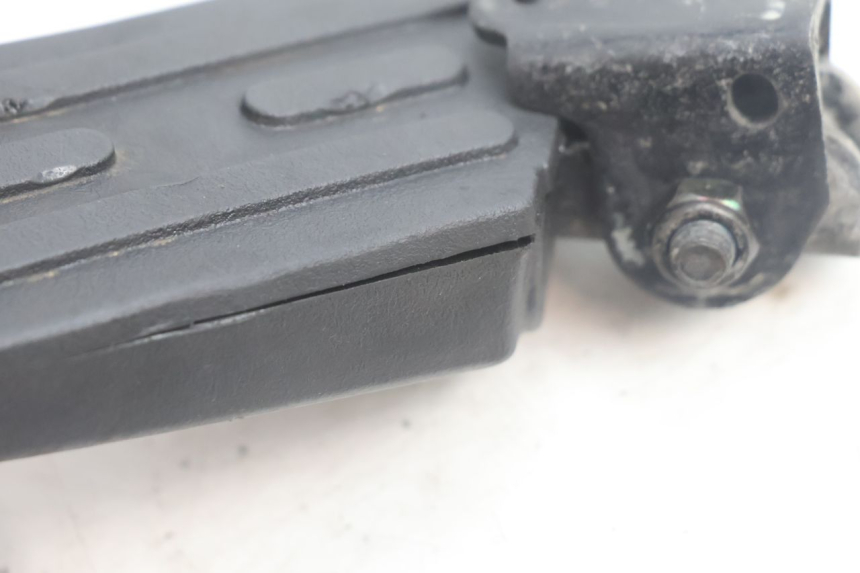 photo de CALE PIED ARRIERE GAUCHE PEUGEOT KISBEE 2T 50 (2010 - 2017) - Gros plan technique