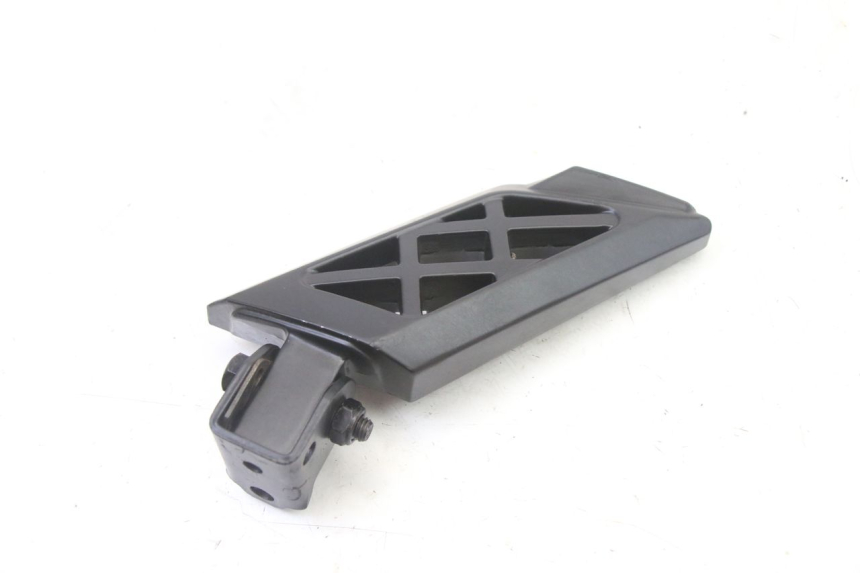 photo de CALE PIED ARRIERE GAUCHE PEUGEOT KISBEE 4T 50 (2018 - 2022) - Gros plan technique