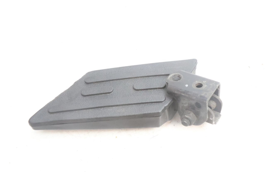 photo de CALE PIED ARRIERE GAUCHE PEUGEOT KISBEE 4T 50 (2010 - 2017) - Zoom état d’usage