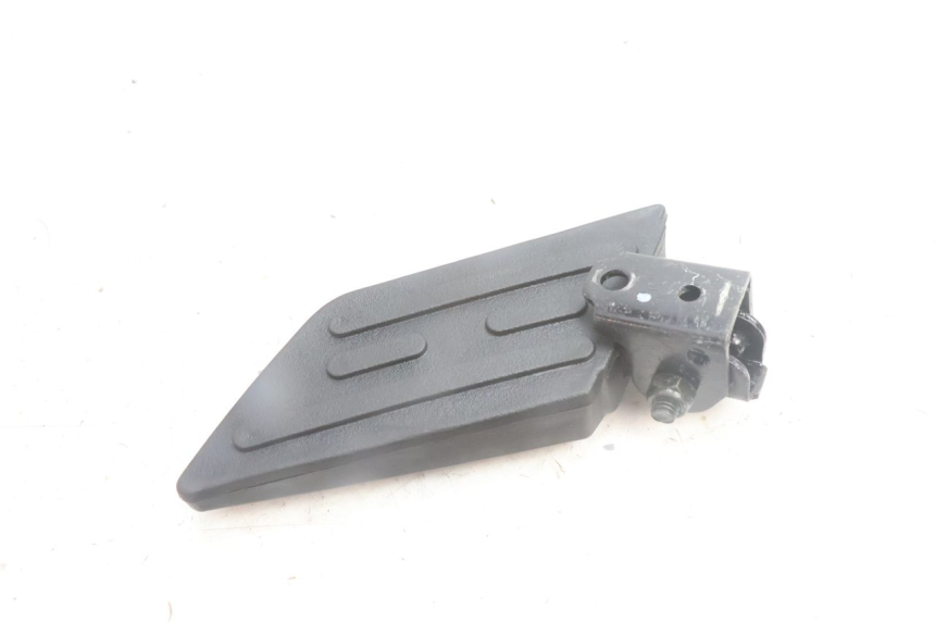 photo de CALE PIED ARRIERE GAUCHE PEUGEOT KISBEE 4T 50 (2010 - 2017) - Zoom état d’usage