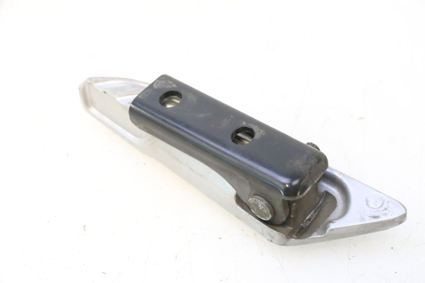 photo de CALE PIED ARRIERE GAUCHE PIAGGIO LIBERTY IGET 4T 50 (2015 - 2020) - Autre angle de vue