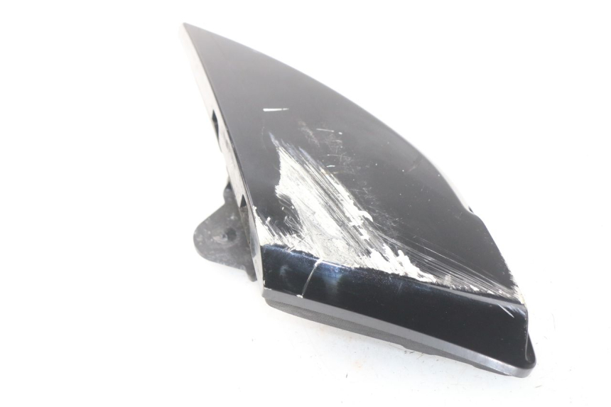 photo de CALE PIED ARRIERE GAUCHE PEUGEOT METROPOLIS 400 (2017 - 2020) - Zoom état d’usage