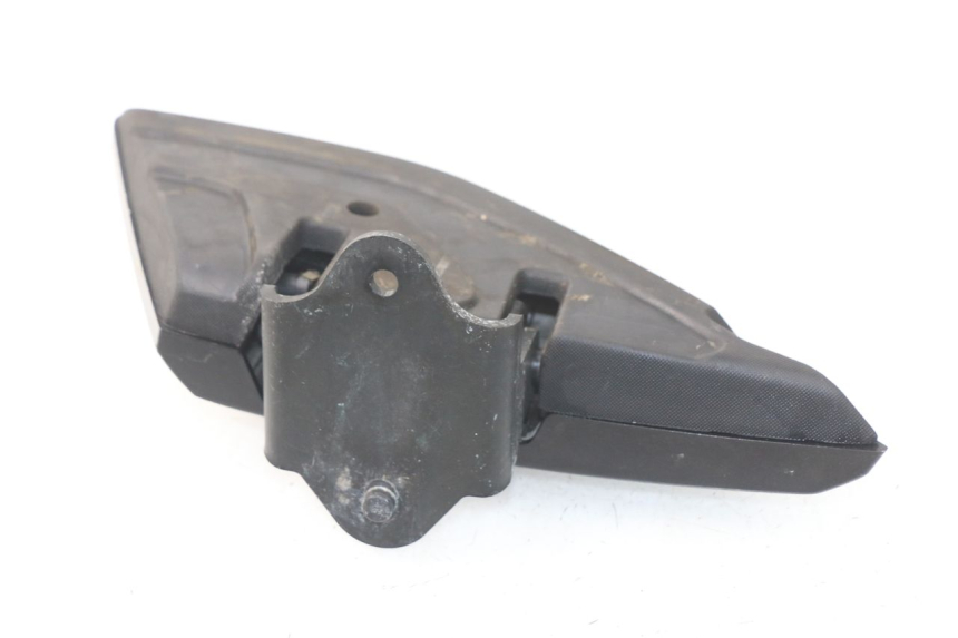 photo de CALE PIED ARRIERE GAUCHE PEUGEOT METROPOLIS 400 (2017 - 2020) - Points de fixation