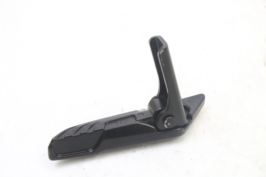 photo de CALE PIED ARRIERE GAUCHE PIAGGIO NEW TYPHOON 50 (2018 - 2021) - Détail de la pièce