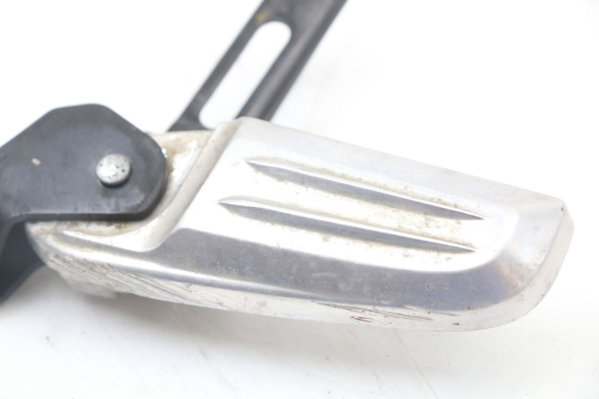 photo de CALE PIED ARRIERE GAUCHE HONDA PCX (JF47) 125 (2012 - 2013) - Détail de la pièce