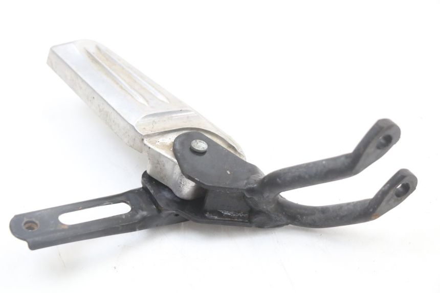 photo de CALE PIED ARRIERE GAUCHE HONDA PCX (JF47) 125 (2012 - 2013) - Autre angle de vue