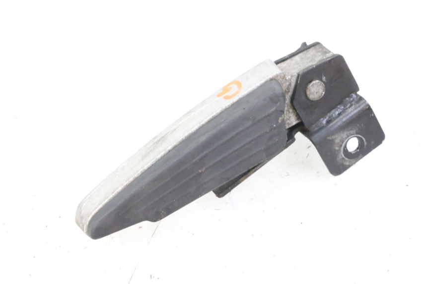 photo de CALE PIED ARRIERE GAUCHE PEUGEOT CITYSTAR 125 (2011 - 2017) - Détail de la pièce